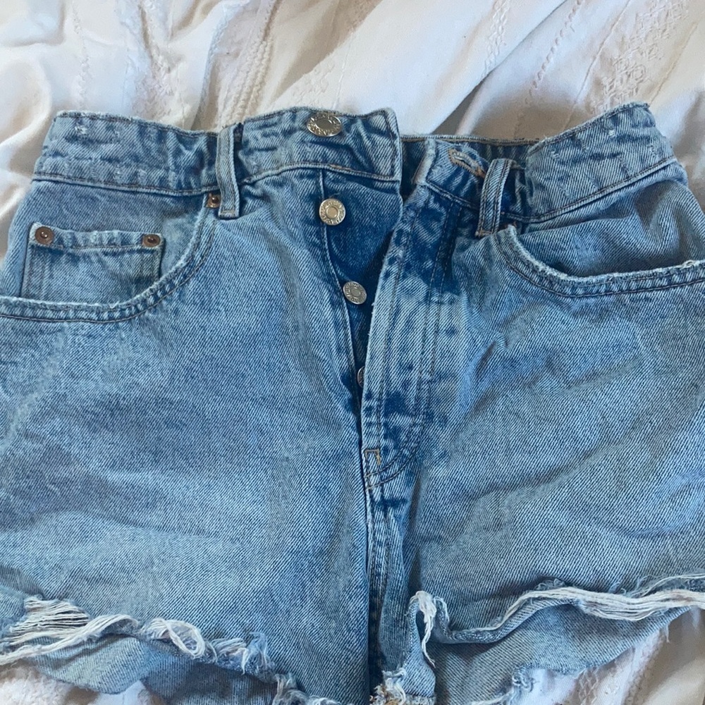Zara Frayed Hi-rise Denim Shorts